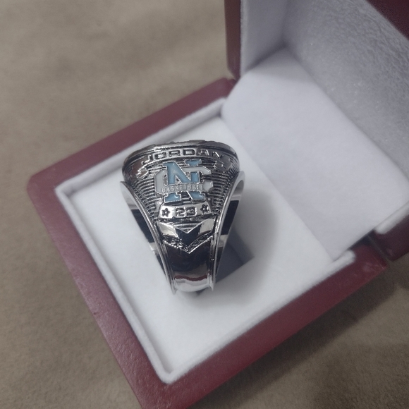 MICHAEL JORDAN 1982 HANDMADE SIZE 11 UNC CHAMPIONSHIP RING w/CHERRY HARDWOOD SET - Picture 4 of 14